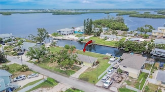 814 Seabreeze Dr, Ruskin, FL 33570