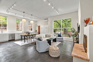 1688 Upper Canyon Rd, Santa Fe, NM 87505
