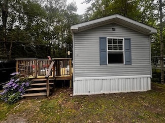 18 Circle Dr, Freeport, ME 04032