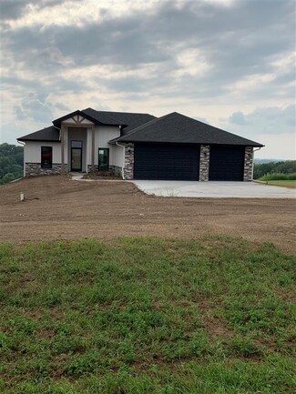 24172 205th St, Crescent, IA 51526