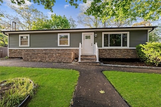545 Granny Rd, Medford, NY 11763
