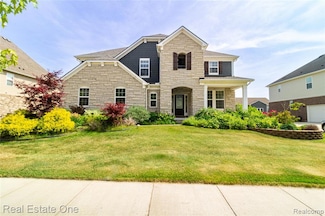 2959 Montgomery Cir, Walled Lake, MI 48390