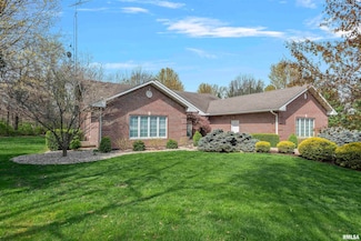 324 Beechwood Dr, Taylorville, IL 62568