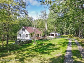 120 Mauswinkle Ln, Cresco, PA 18326