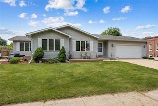 613 1st Ave, Vinton, IA 52349