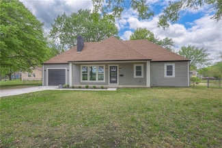 821 S Ridgeview Rd, Olathe, KS 66061