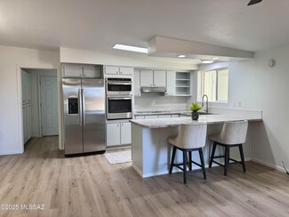 963 N Larry Place, Tucson, AZ 85710