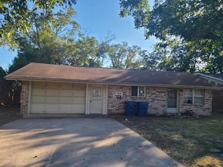 709 Lake Dr, Kerrville, TX 78028