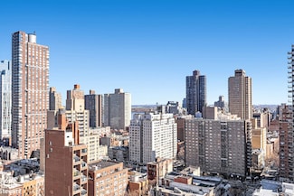 300 E 85th St Unit 2201, New York, NY 10028