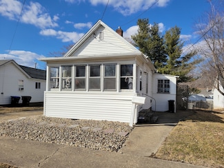 1313 W Walnut St, Bloomington, IL 61701