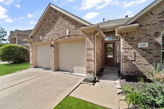 2216 Signal Hill Dr, Pearland, TX 77584