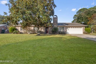 1513 Woodhaven St, Pascagoula, MS 39581