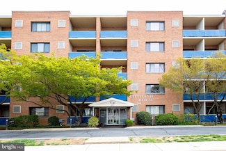 1931 N Cleveland St Unit 602, Arlington, VA 22201