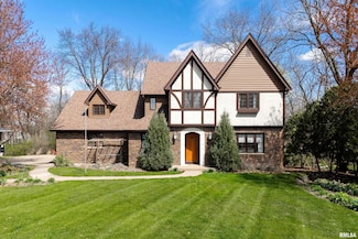 5544 Charter Oaks Dr, Bettendorf, IA 52722