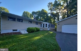 336 E Maitland Ln, New Castle, PA 16105