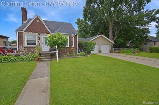 20870 Lange St, Saint Clair Shores, MI 48080