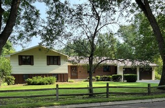 718 16th St, Windom, MN 56101