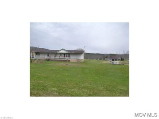 402 Virginia Ln, Elizabeth, WV 26143