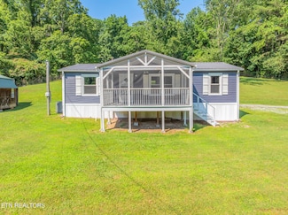107 Clear Lake Dr, Jacksboro, TN 37757