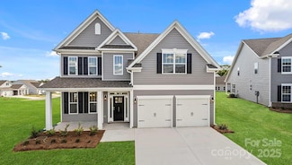 599 Fox Cove Rd, Hendersonville, NC 28792