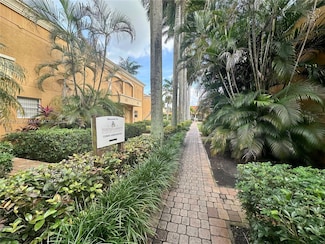 17911 NW 68th Ave Unit M106, Hialeah, FL 33015