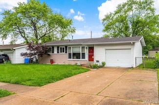 830 Carmelita Ln, Florissant, MO 63031