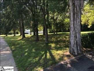 607 W Main St, Laurens, SC 29360