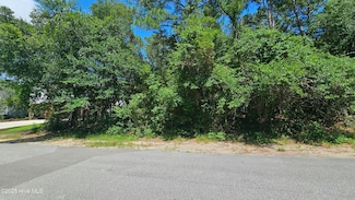 108 SW 22nd St, Oak Island, NC 28465