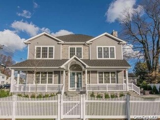 2 Seaman Rd, Glen Cove, NY 11542