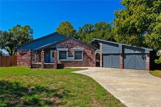 8 Willow Dr, Hearne, TX 77859