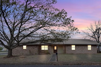 101 Crestwood Dr, Fredericksburg, TX 78624