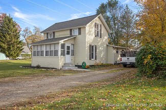 425 W Cherry St, Wayland, MI 49348