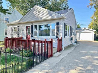 1417 Earl St, Pekin, IL 61554
