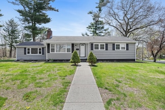 170 Riverside Dr, Hamden, CT 06518