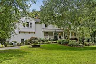 175 Wellington Dr, Fairfield, CT 06824