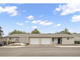 504 E 9th 14 St, Newberg, OR 97132