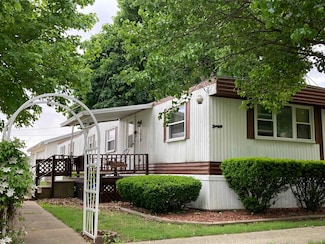 120 W Claremont St, Lanark, IL 61046