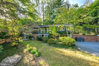 7108 Broxburn Dr, Bethesda, MD 20817