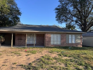 945 E Fairview St, Blossom, TX 75416