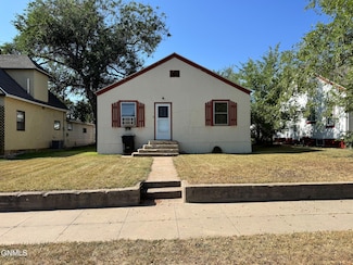 711 8th Ave W, Williston, ND 58801