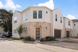 7702 Westside Villas Ln, Houston, TX 77055