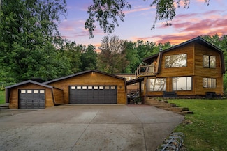 1214 Mulberry St, Bellevue, IA 52031