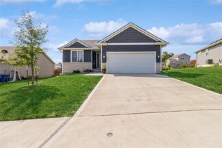 5340 St Andrews Cir, Des Moines, IA 50320