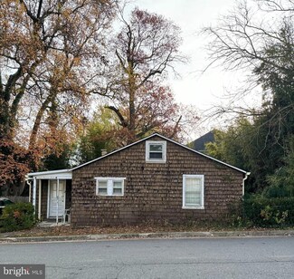 2920 Popkins Ln, Alexandria, VA 22306