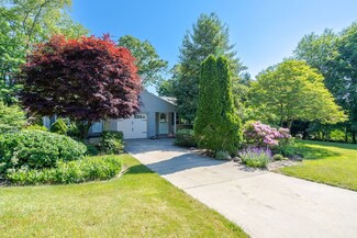 43 Verndale Dr, East Greenwich, RI 02818