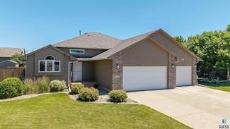 7112 S Mogen Ave, Sioux Falls, SD 57108