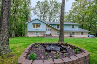 113 Larsen Ln, Cresco, PA 18326