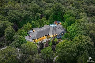 630 S Scenic Dr, Manhattan, KS 66503