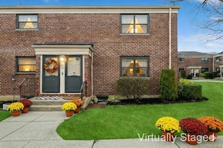 73-21 220th St Unit 139B2, Oakland Gardens, NY 11364