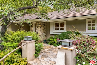 2813 Moraga Dr, Los Angeles, CA 90077
